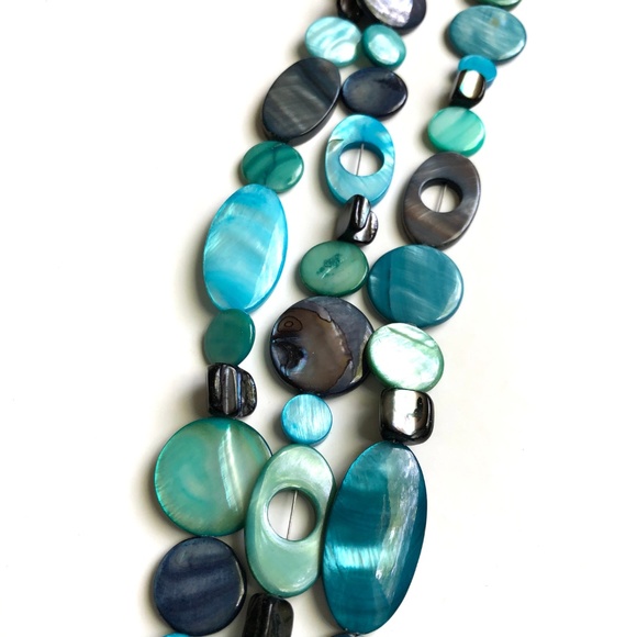 Made in Canada - Multi-coloured 3-strand Necklace - Picture 4 of 4